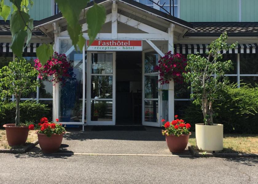 Grand Est Houssen Entrance