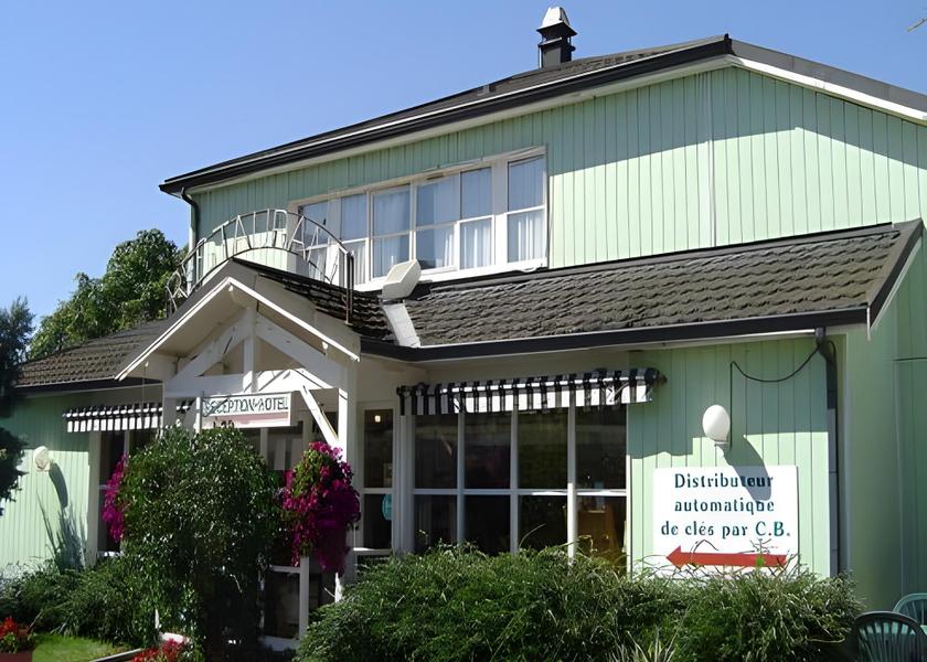 Grand Est Houssen Exterior view