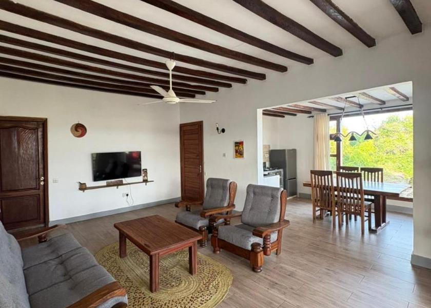 Shared lounge/TV area