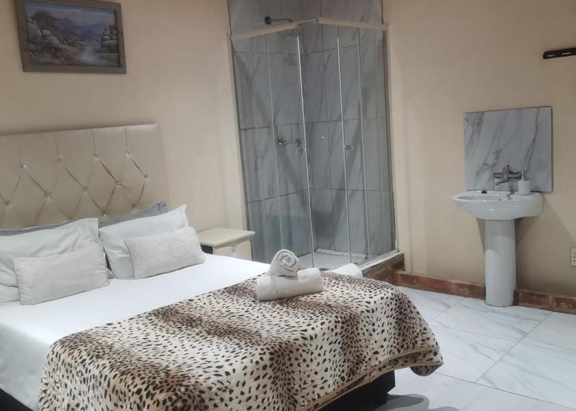 Eastern Cape Storms River Double Room with Mountain View
