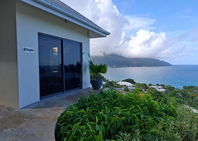  Mahé Island Bathroom