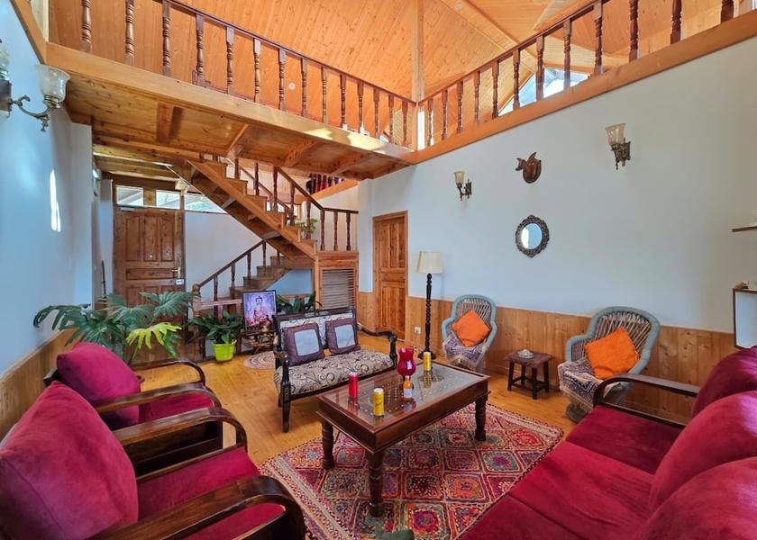 Himachal Pradesh Kufri Lobby sitting area
