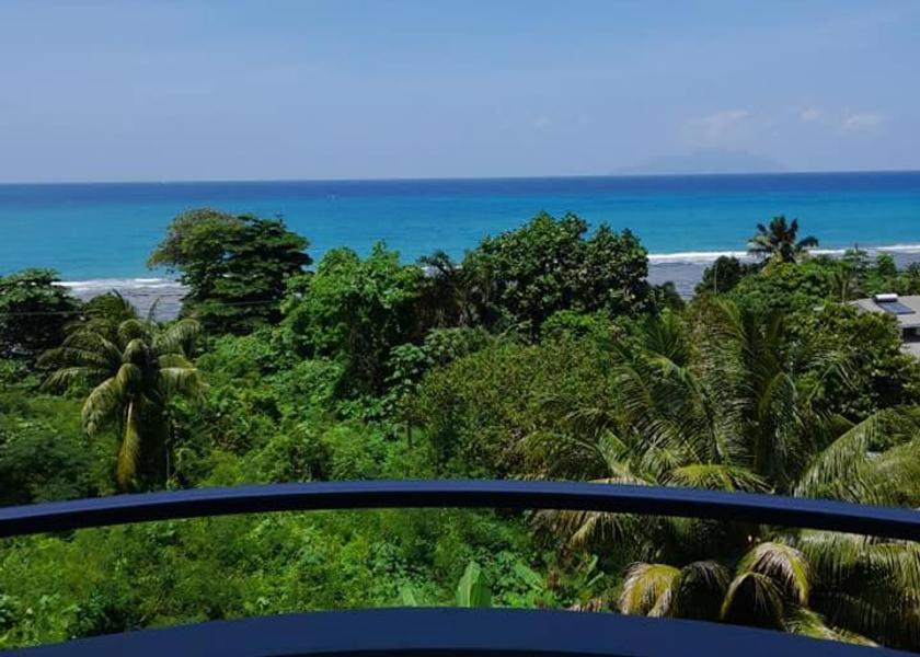  Mahé Island Surrounding environment