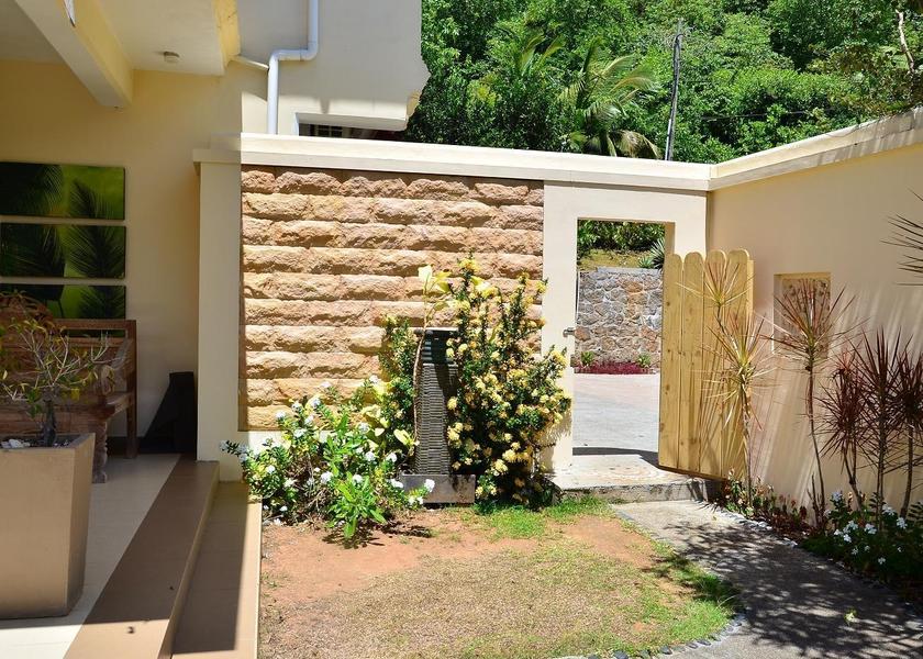  Mahé Island Hotel Exterior