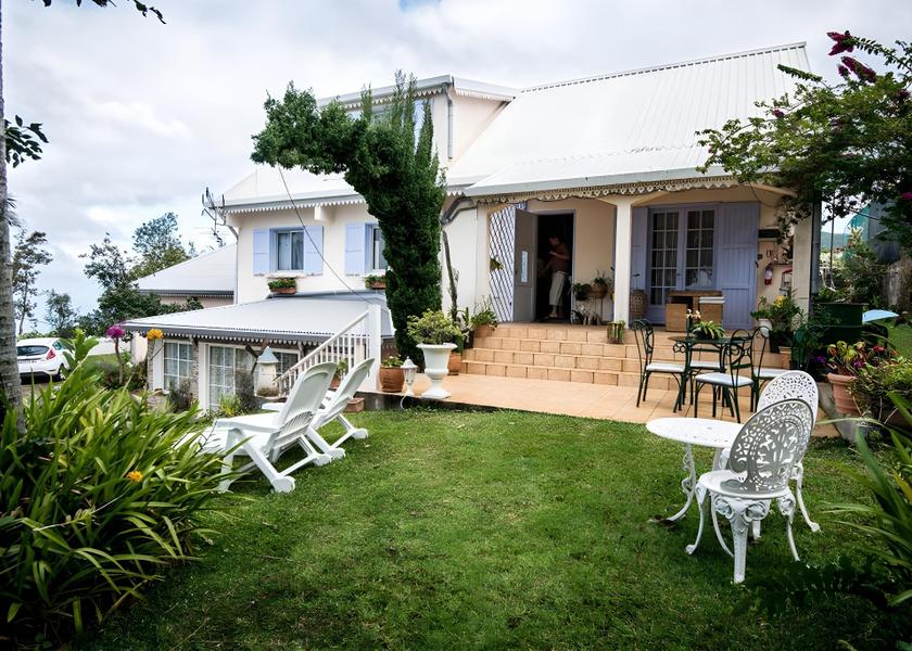 Arrondissement of Saint-Pierre Petite-Ile Hotel Exterior