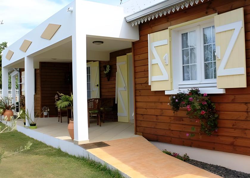 Arrondissement of Saint-Pierre Petite-Ile Hotel Exterior