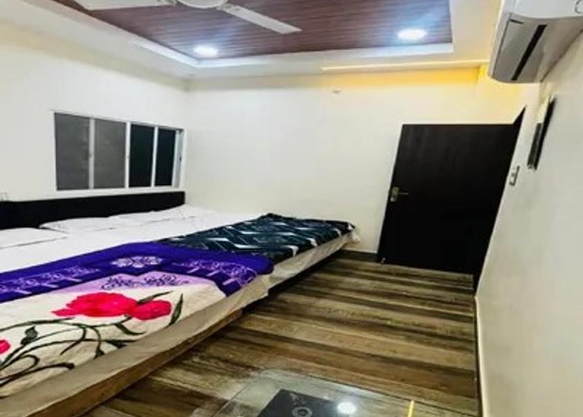 Madhya Pradesh Ujjain Deluxe Triple Bed AC Room 