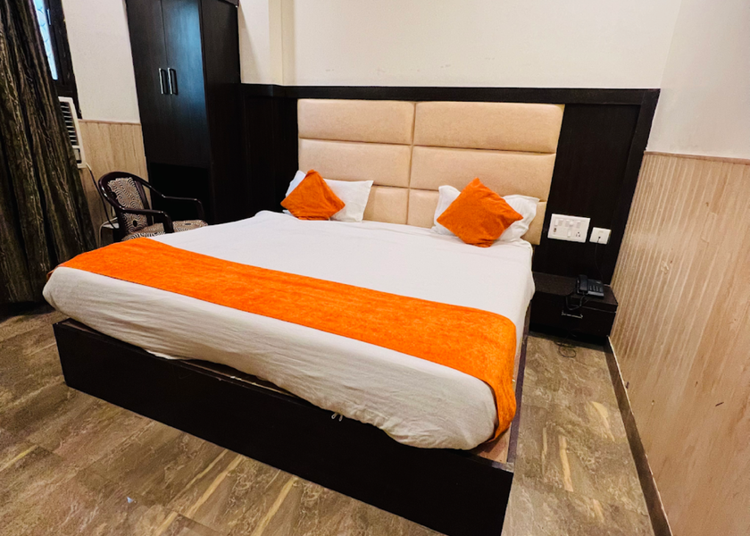Uttar Pradesh Lucknow Deluxe Double Bedroom