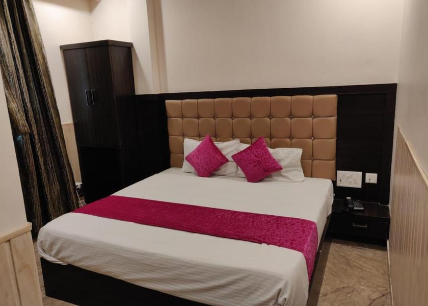 Uttar Pradesh Lucknow Deluxe Double Bedroom