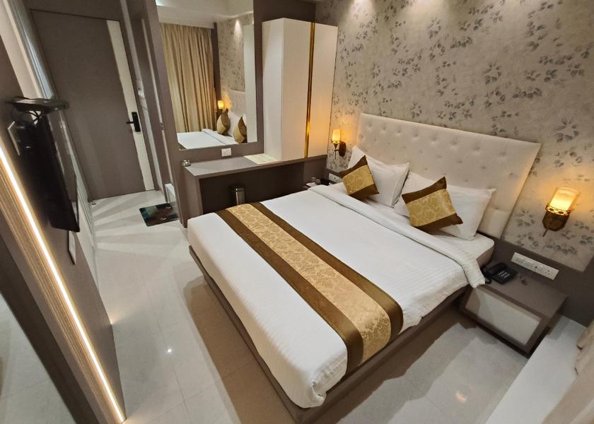 Maharashtra Thane Deluxe AC Room