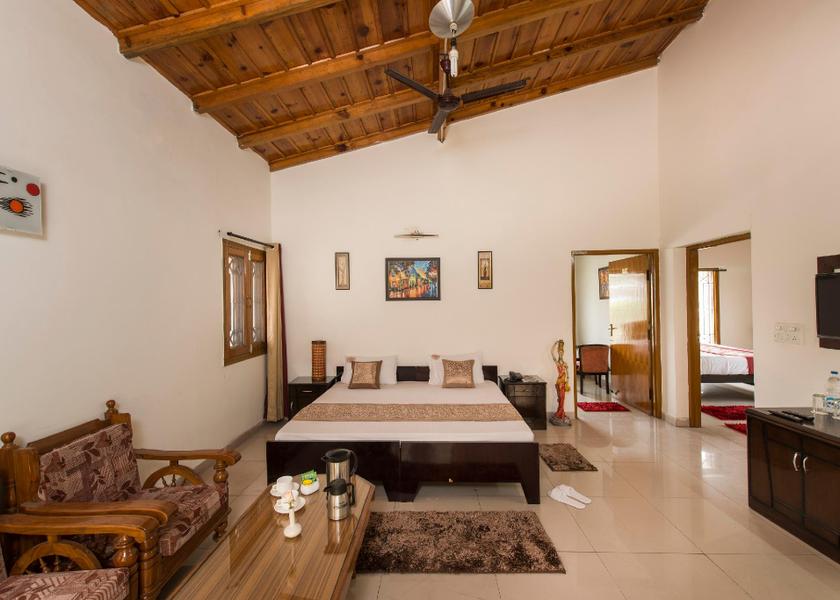 Uttarakhand Bhimtal Family Room