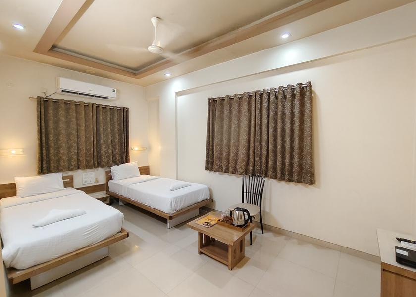 Maharashtra Pune Food & Dining