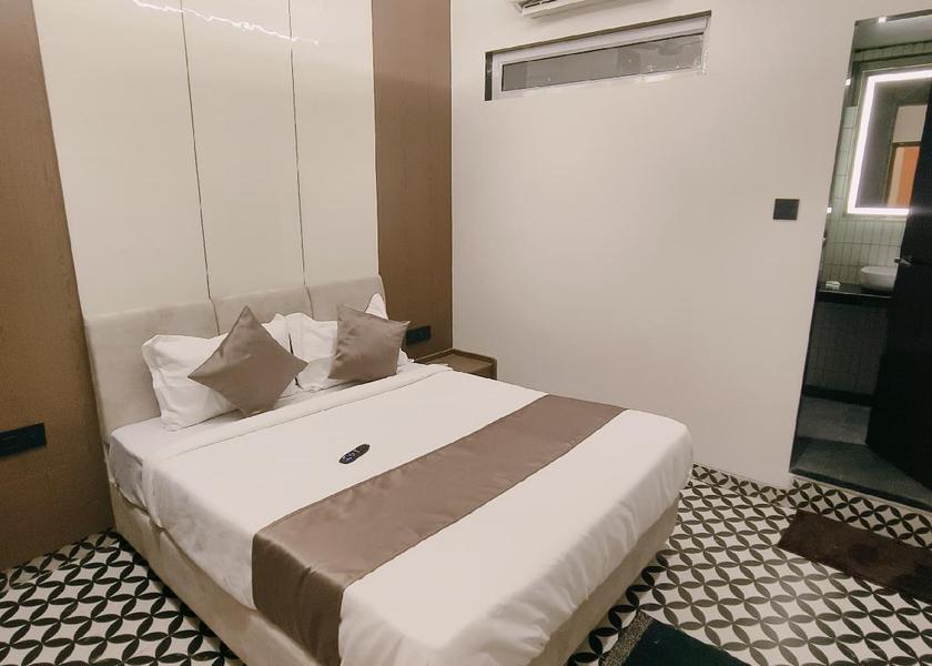 Gujarat Vapi Economy Room