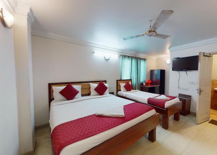 Delhi Delhi Triple Bed Room