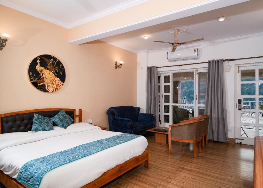 Uttarakhand Bhimtal Lake Facing AC Deluxe Room on Ground Floor