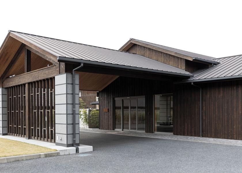Nara Sakurai Exterior
