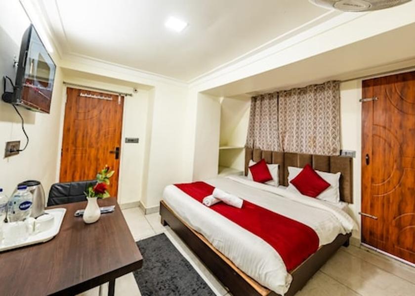 Uttarakhand Nainital Deluxe Double Bedroom