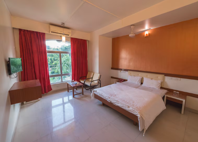 Maharashtra Satara Deluxe Air Conditioning Room