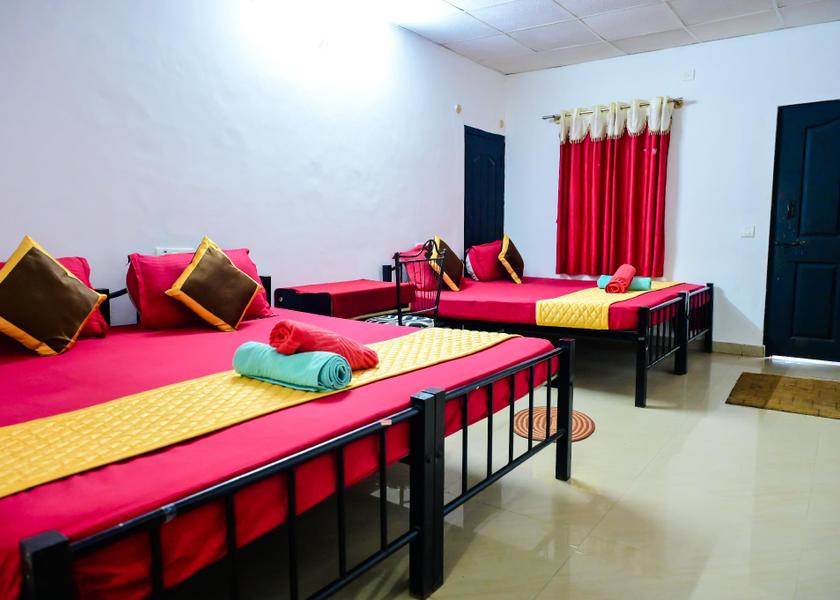 Karnataka Chikmagalur Familiar 3-4 people