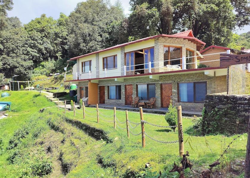 Uttarakhand Binsar Front of property