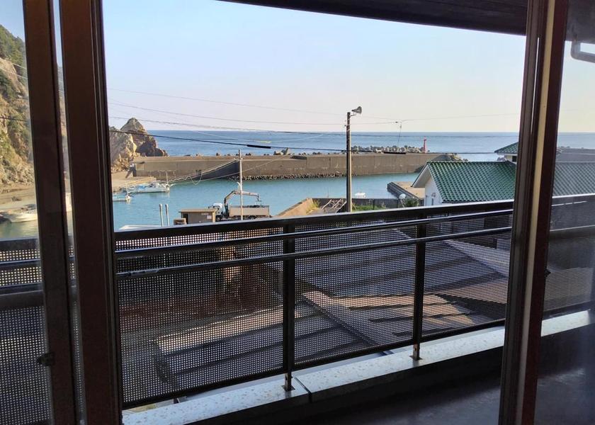 Tokushima Minami One-Bedroom Apartment with Balcony and Sea View