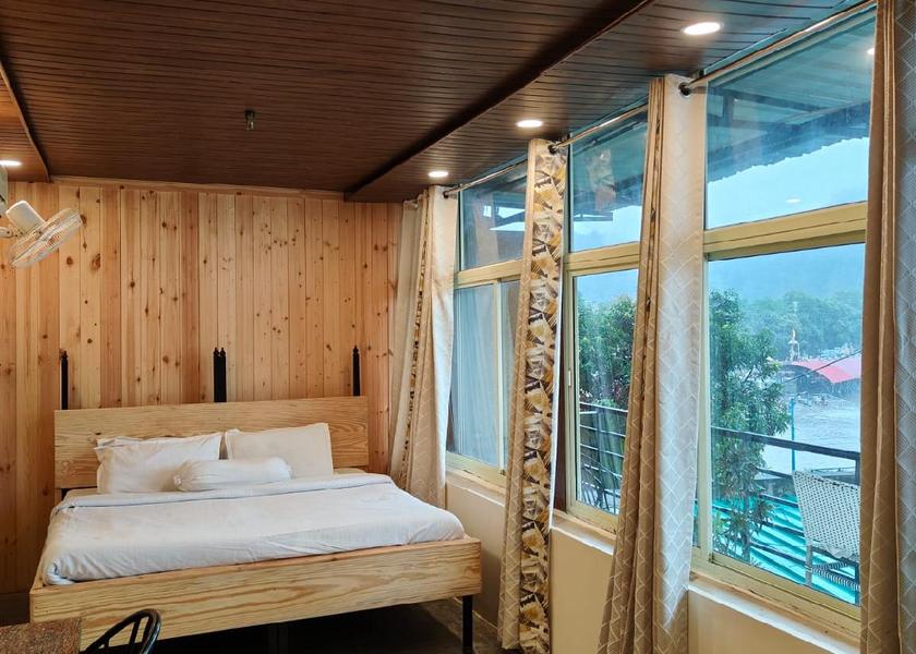 Uttarakhand Rishikesh River View Cottage
