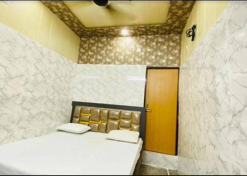 Uttar Pradesh Hapur Deluxe Double Bed AC Room 