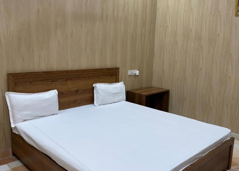 Uttar Pradesh Ayodhya Deluxe Four Bed AC Room 
