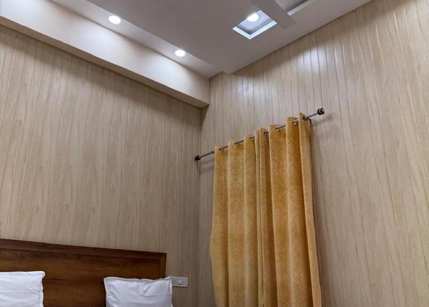 Uttar Pradesh Ayodhya Deluxe Four Bed AC Room 