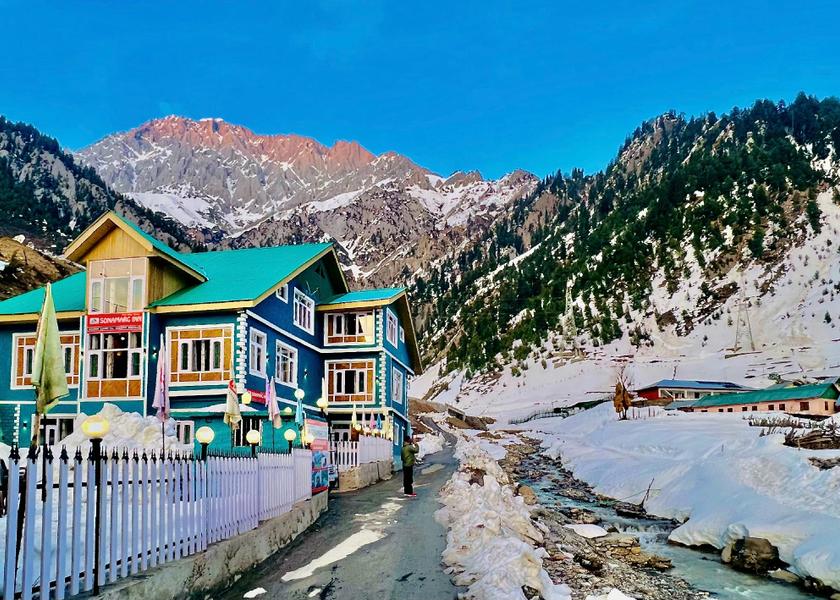 Jammu and Kashmir Sonamarg Hotel View