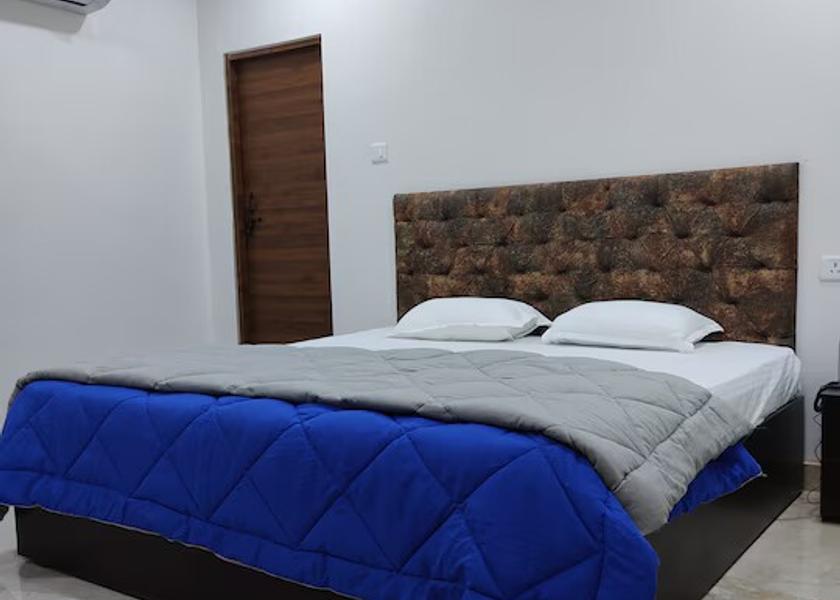 Uttar Pradesh Jaunpur Deluxe Double Bed AC Room 