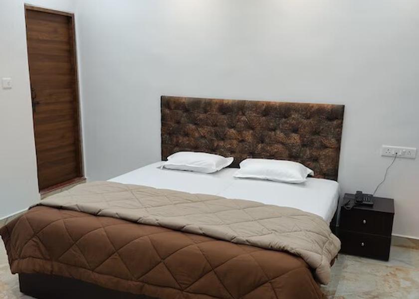 Uttar Pradesh Jaunpur Deluxe Double Bed AC Room 