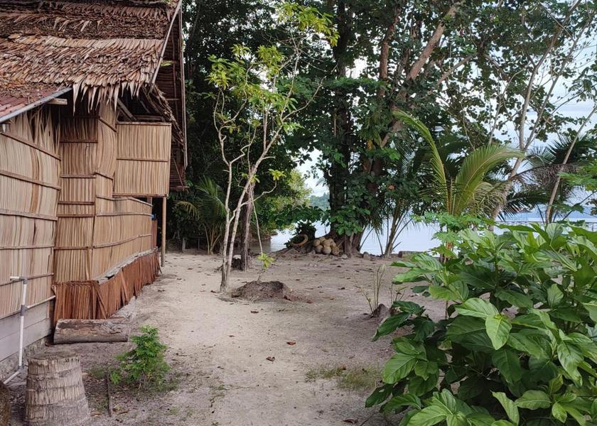 Southwest Papua Yenbeser Hotel Exterior