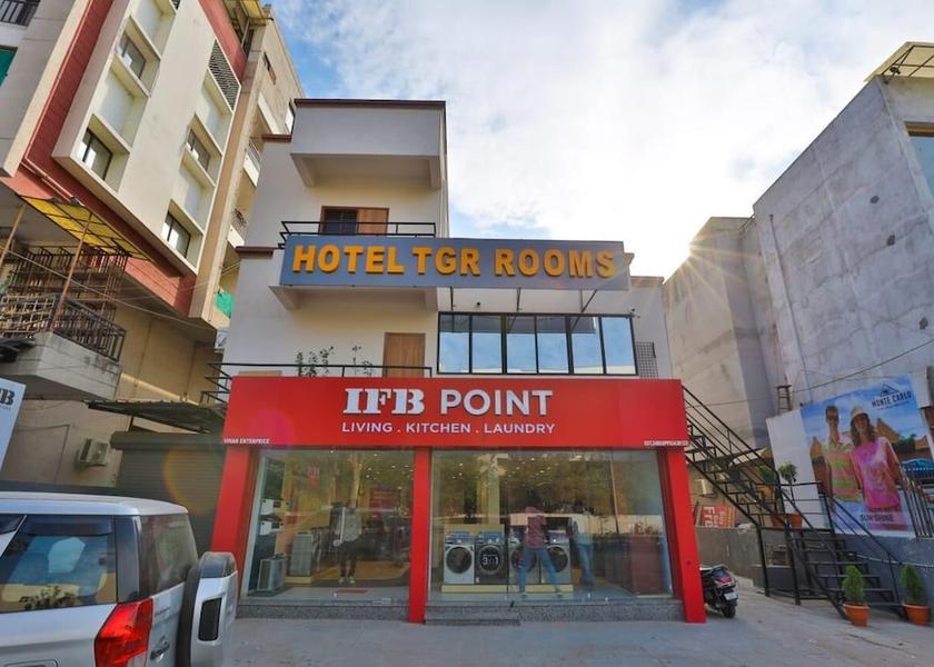 Gujarat Palanpur Front of property - evening/night