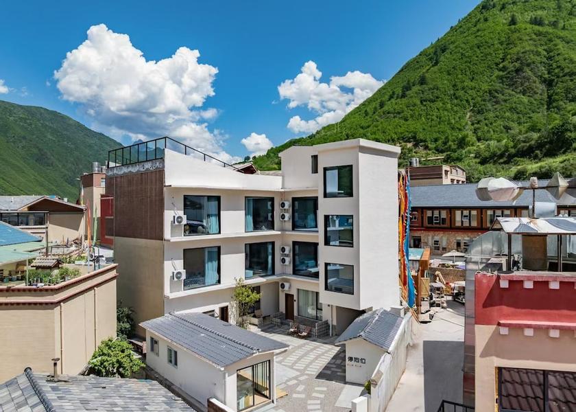 Sichuan Ngawa Autonomous Courtyard