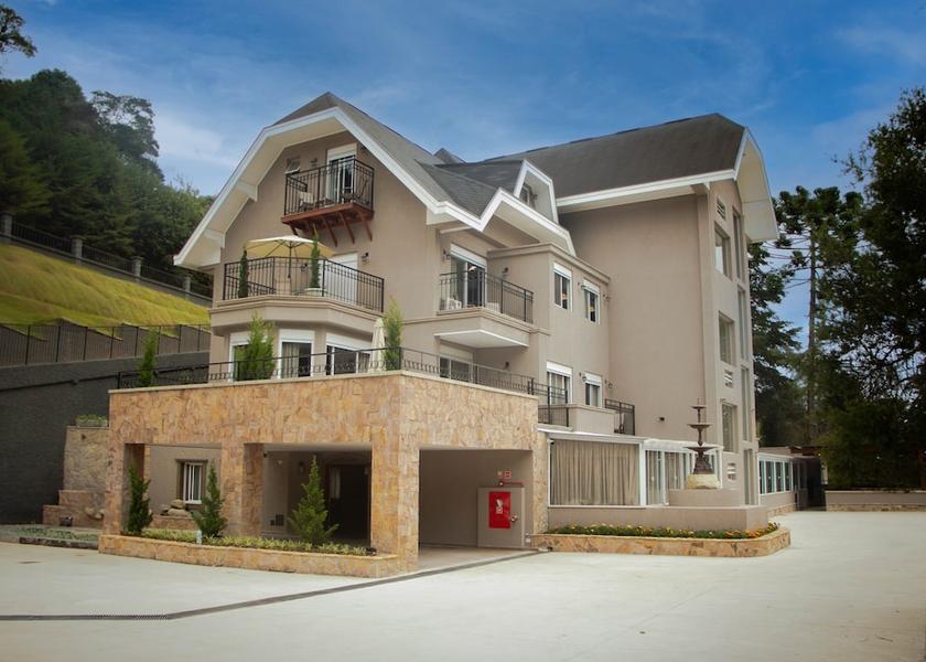 São Paulo State Campos do Jordão Front of property