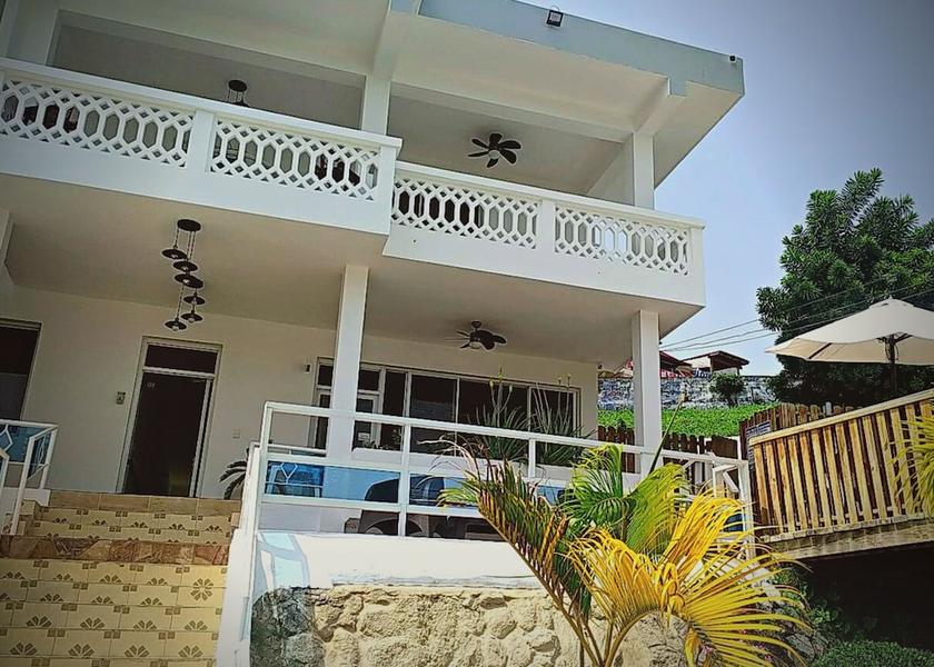 Samaná Samaná Front of property