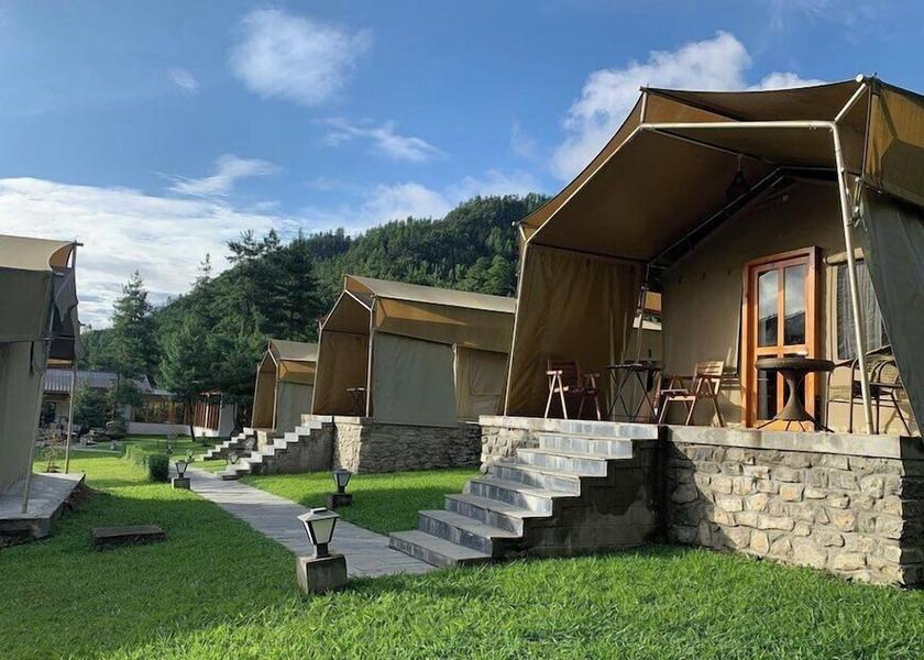 Paro Paro Front of property