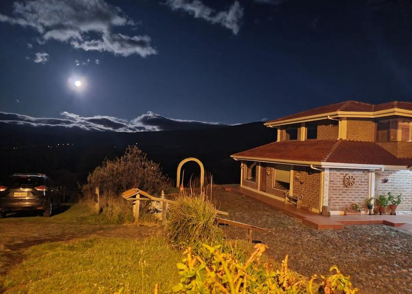 Pichincha Rumipamba Front of property - evening/night