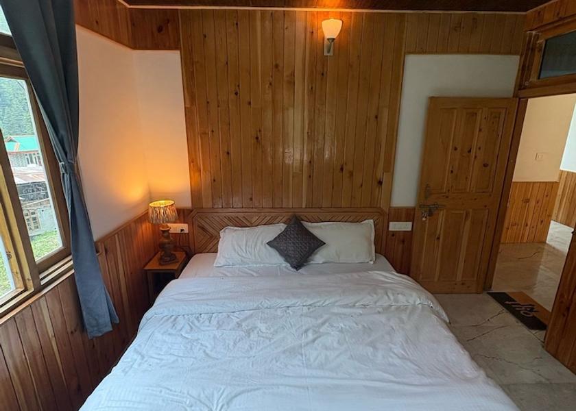 Himachal Pradesh Jibhi Room