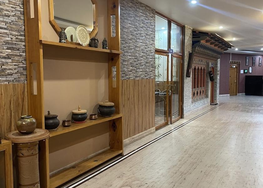 Paro Paro Hallway