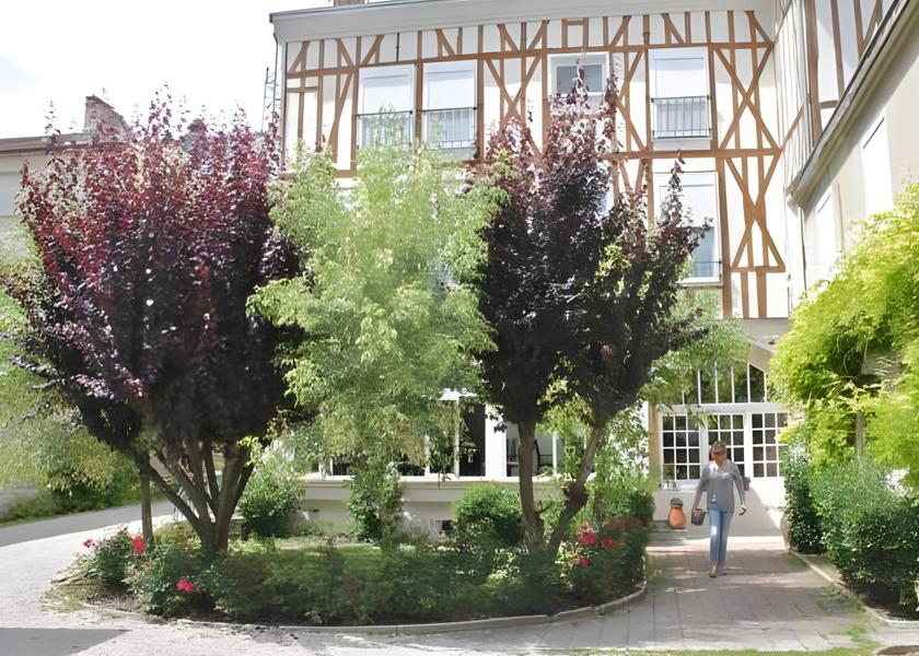 Grand Est Chalons-en-Champagne Exterior view
