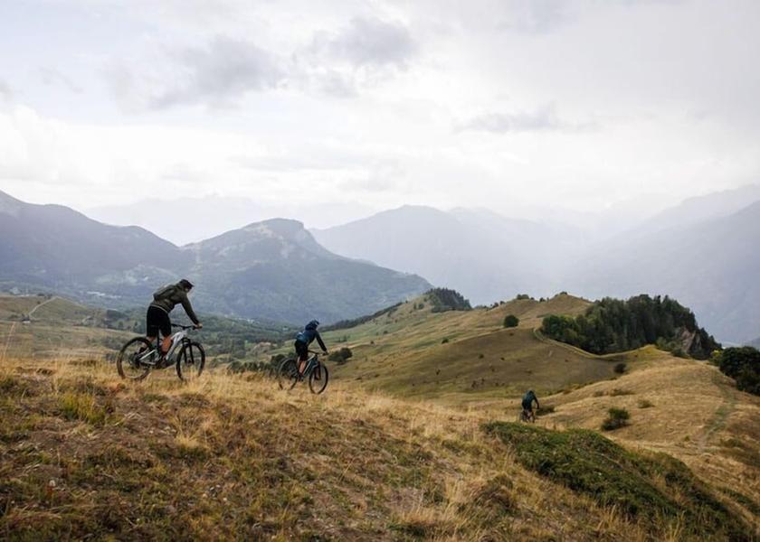 Auvergne-Rhône-Alpes Saint-François-Longchamp Bicycling