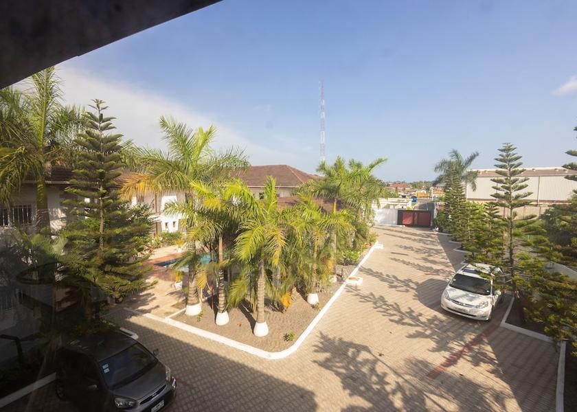 Indoor golf driving range