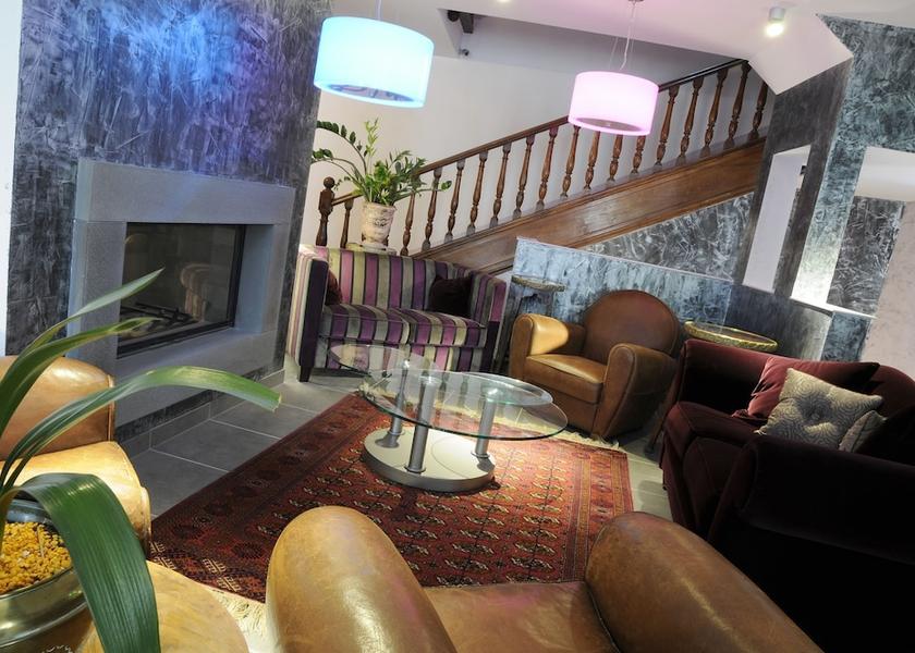 Auvergne-Rhône-Alpes Royat Lobby sitting area