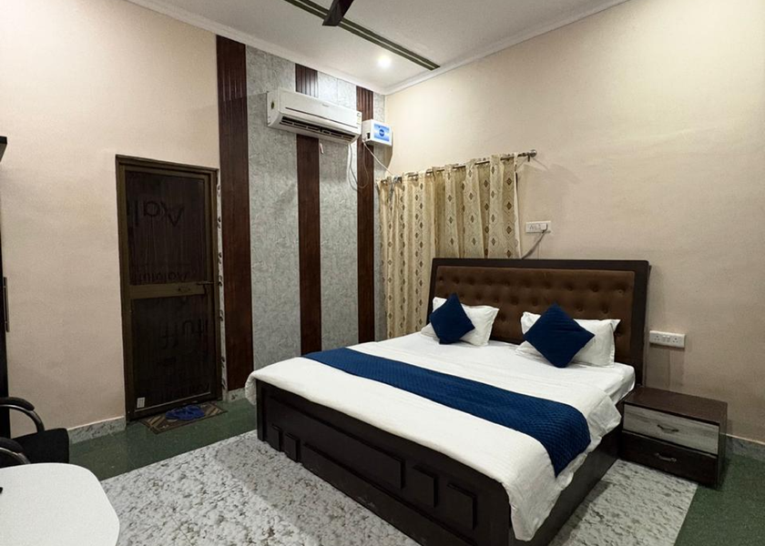 Uttar Pradesh Jaunpur Deluxe Double Bed AC Room 