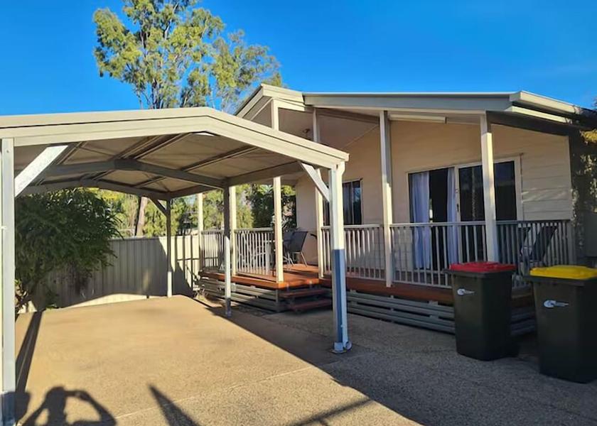 Queensland Emerald Front of property