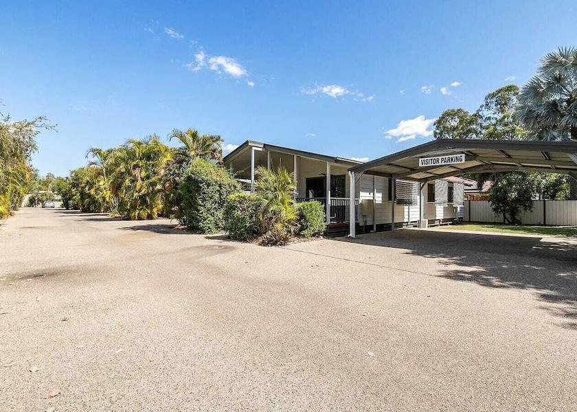 Queensland Emerald Front of property