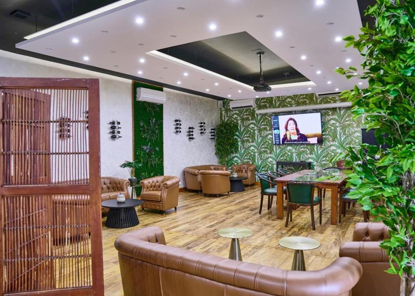 Estuaire Libreville Shared lounge/TV area