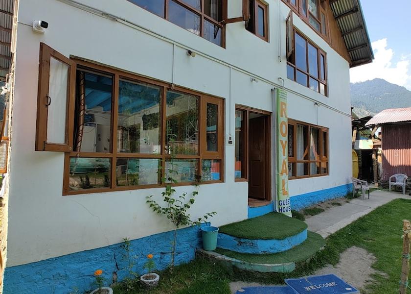 Jammu and Kashmir Pahalgam Front of property